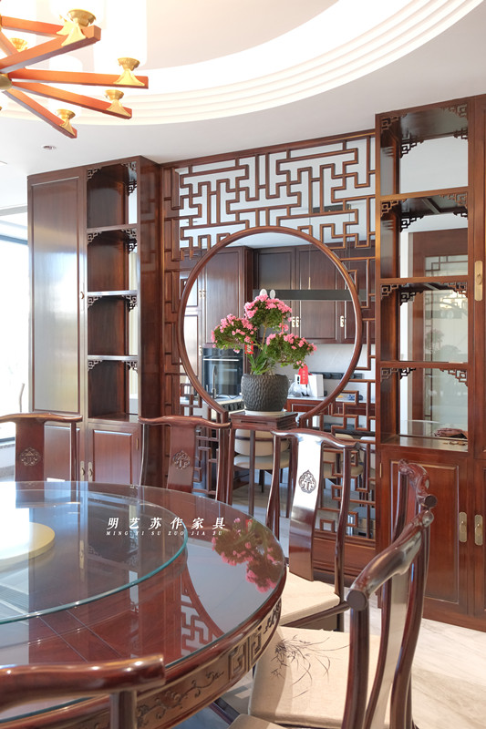 萬字紋博古隔斷